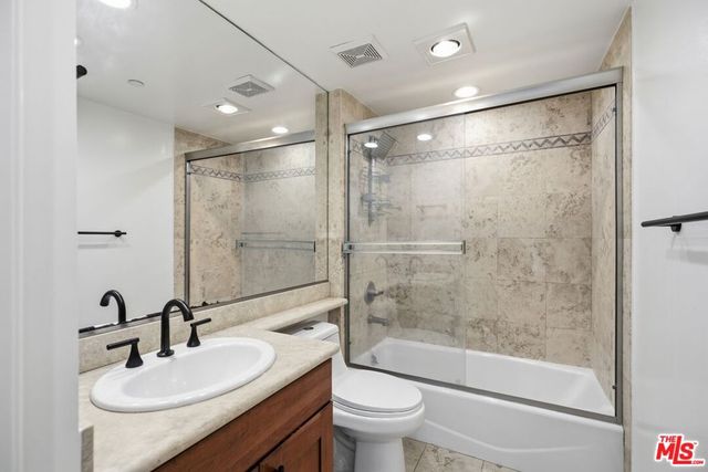 1878 Greenfield Avenue 304, Los Angeles, CA 90025