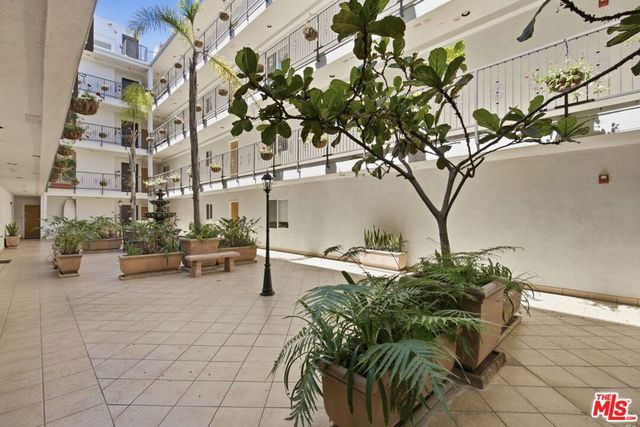 1878 Greenfield Avenue 304, Los Angeles, CA 90025