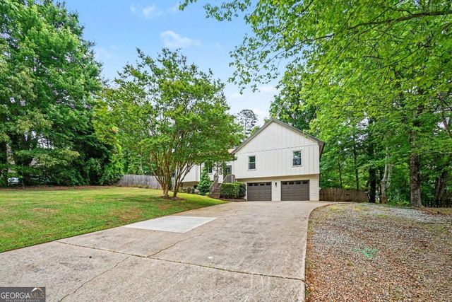 2708 Hawk Drive NE, Marietta, GA 30066