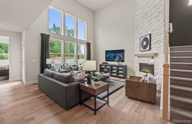 22546 Pondview Drive, Macomb, MI 48042
