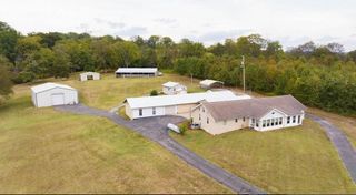 807 Upper Station Camp Crk Rd, Cottontown, TN 37048