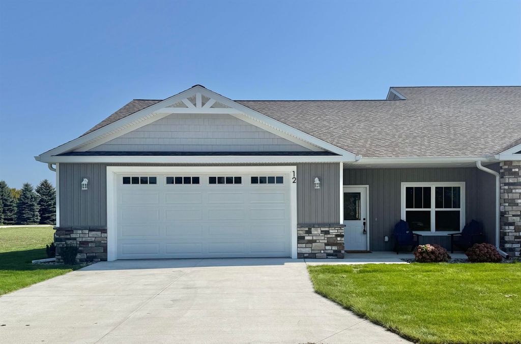 12 Cove Drive, Bay City, MI 48706