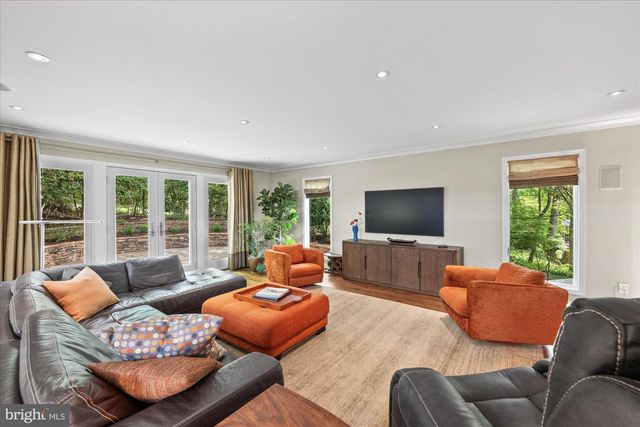 7908 FOXHOUND RD, Mclean, VA 22102