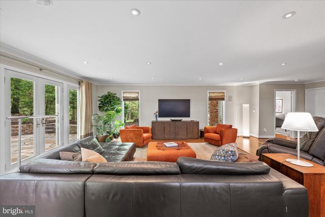 7908 FOXHOUND RD, Mclean, VA 22102