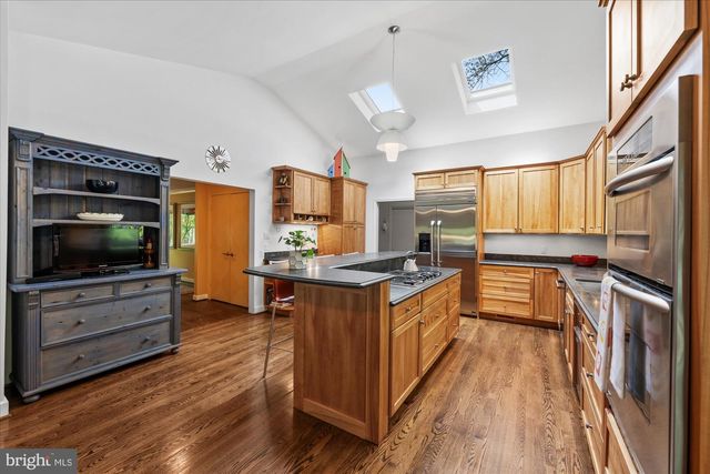 7908 FOXHOUND RD, Mclean, VA 22102