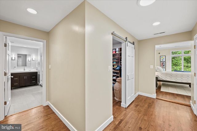 7908 FOXHOUND RD, Mclean, VA 22102