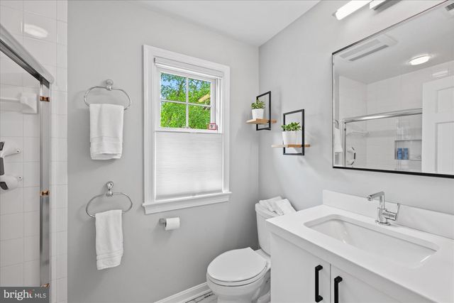 7908 FOXHOUND RD, Mclean, VA 22102