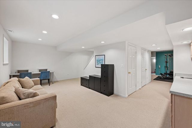 7908 FOXHOUND RD, Mclean, VA 22102