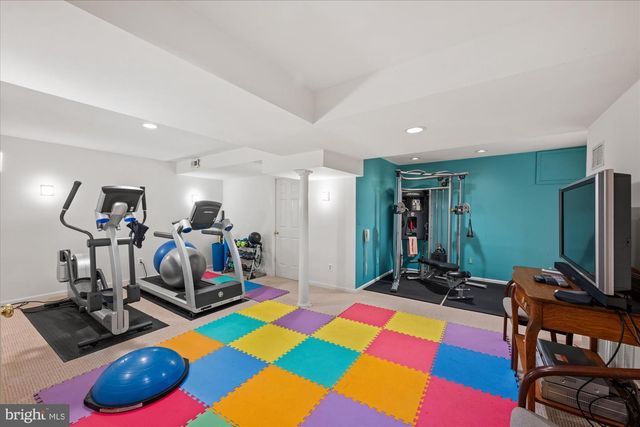 7908 FOXHOUND RD, Mclean, VA 22102
