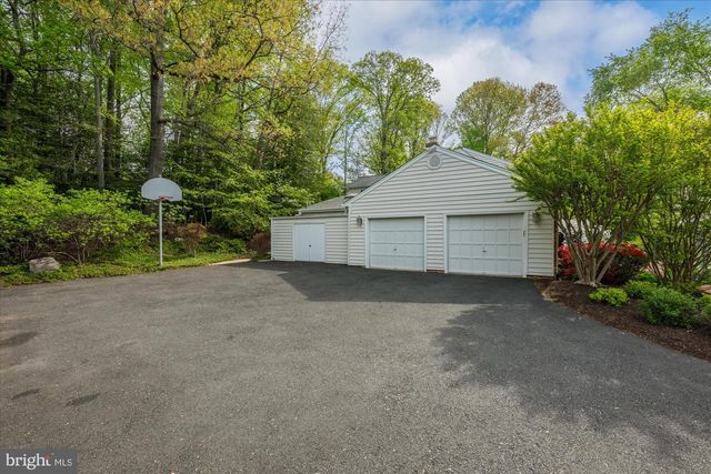 7908 FOXHOUND RD, Mclean, VA 22102