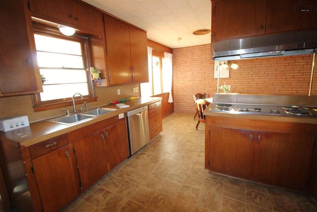 101 W ANDERSON AVENUE, Electra, TX 76360