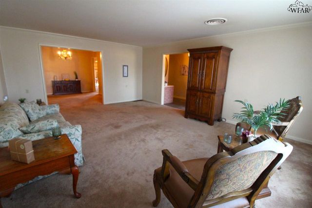 101 W ANDERSON AVENUE, Electra, TX 76360