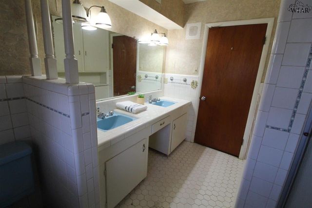 101 W ANDERSON AVENUE, Electra, TX 76360