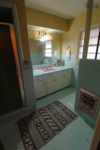 101 W ANDERSON AVENUE, Electra, TX 76360
