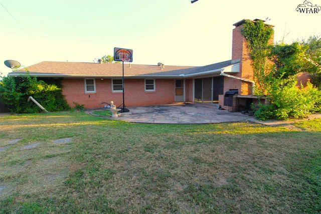 101 W ANDERSON AVENUE, Electra, TX 76360
