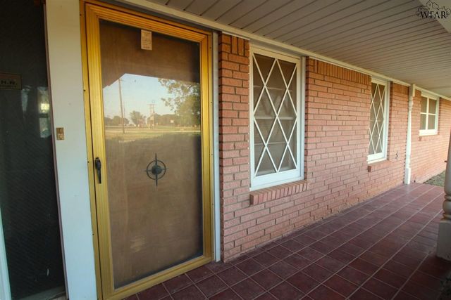 101 W ANDERSON AVENUE, Electra, TX 76360