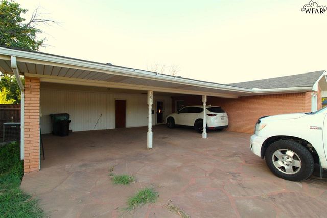 101 W ANDERSON AVENUE, Electra, TX 76360