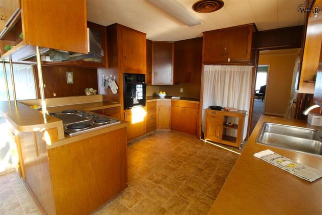 101 W ANDERSON AVENUE, Electra, TX 76360