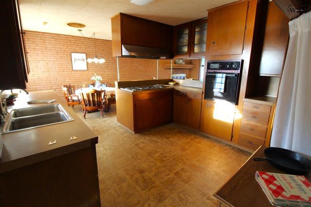 101 W ANDERSON AVENUE, Electra, TX 76360