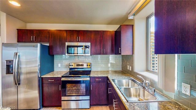 8255 Las Vegas Boulevard 1302, Las Vegas, NV 89123