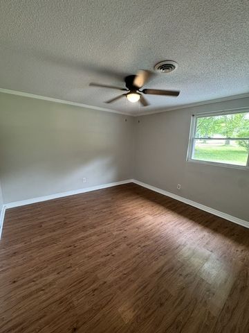 315 Pioneer Dr, Smyrna, TN 37167