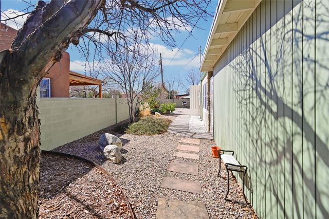 208 Alta Vista, Santa Fe, NM 87505