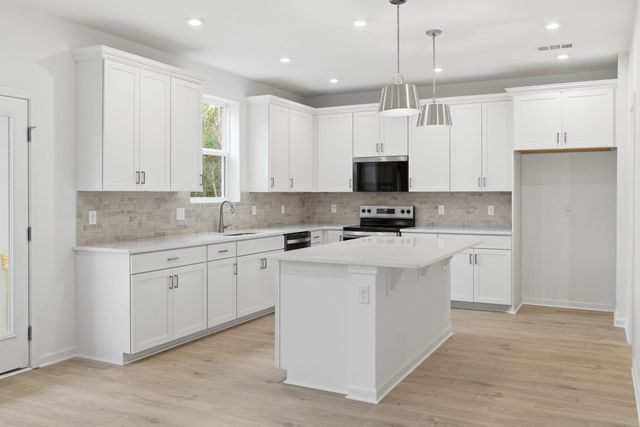 1034 Lionheart Drive, Hermitage, TN 37076