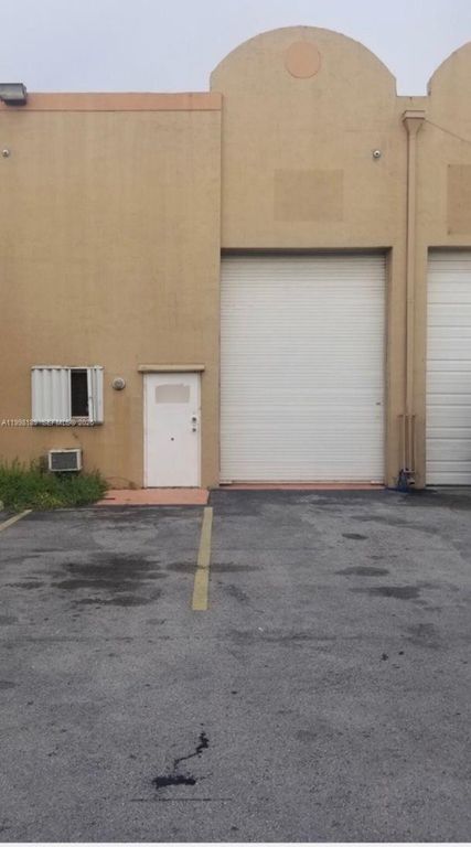 1701 W 37th St, Hialeah, FL 33012