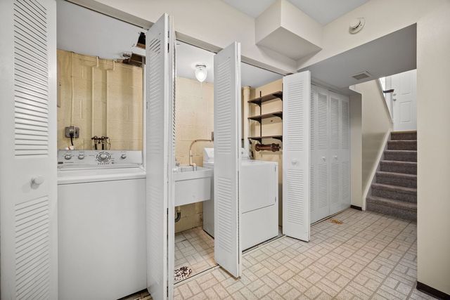 2673 BINGHAM DRIVE, Upper St Clair, PA 15241