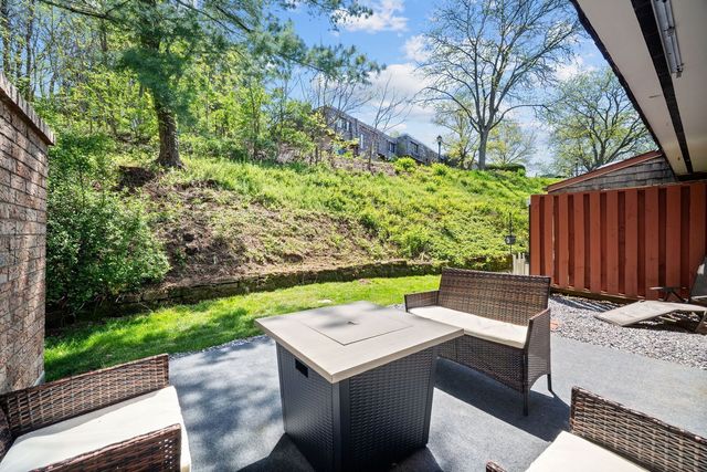 2673 BINGHAM DRIVE, Upper St Clair, PA 15241