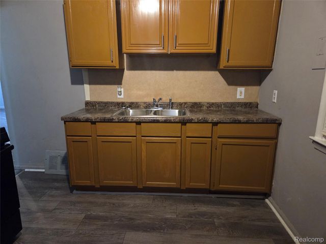 8084 Evergreen Avenue, Detroit, MI 48228