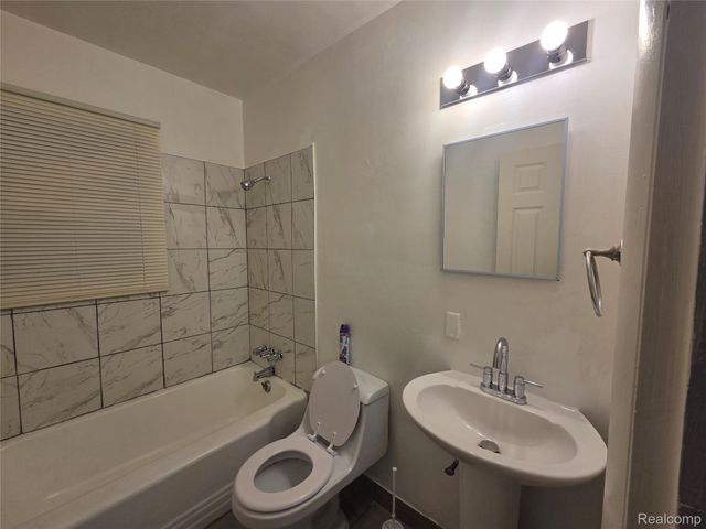 8084 Evergreen Avenue, Detroit, MI 48228