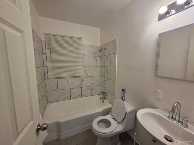 8084 Evergreen Avenue, Detroit, MI 48228