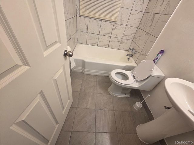 8084 Evergreen Avenue, Detroit, MI 48228