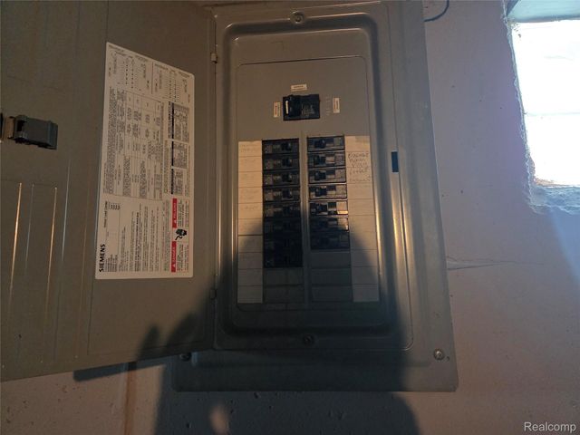 8084 Evergreen Avenue, Detroit, MI 48228