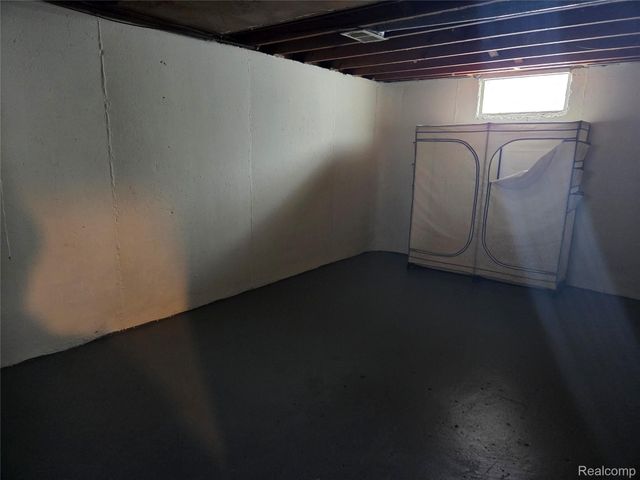 8084 Evergreen Avenue, Detroit, MI 48228