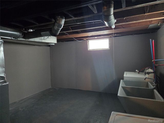 8084 Evergreen Avenue, Detroit, MI 48228