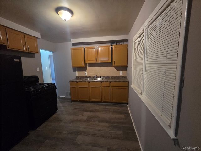 8084 Evergreen Avenue, Detroit, MI 48228