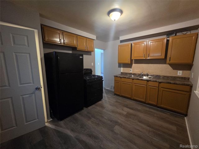 8084 Evergreen Avenue, Detroit, MI 48228