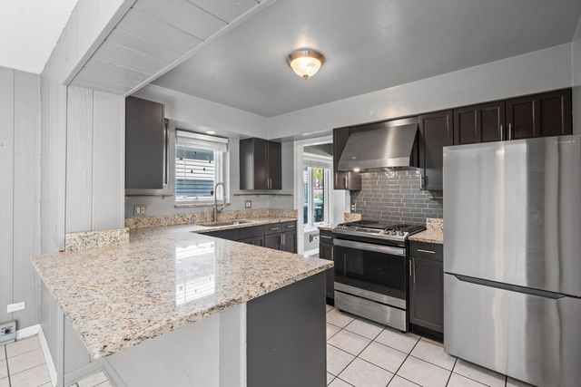 627 E Davis Street, Arlington Heights, IL 60005