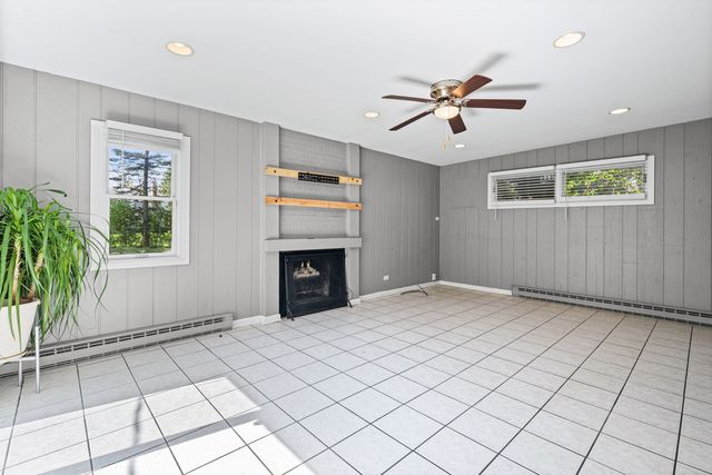 627 E Davis Street, Arlington Heights, IL 60005