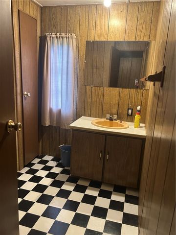439 Hall Rd, Clay Twp, PA 16001
