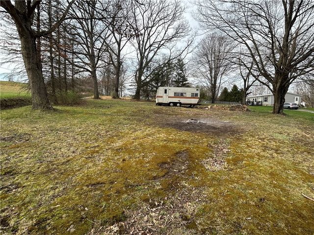 439 Hall Rd, Clay Twp, PA 16001