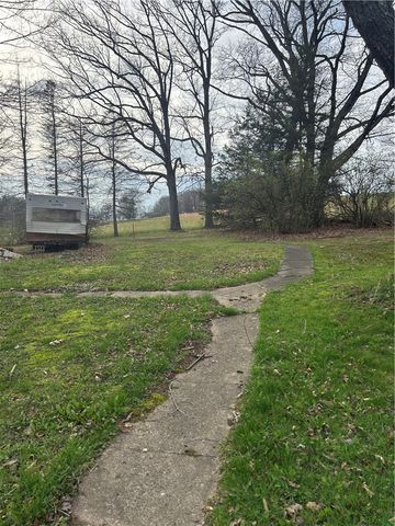 439 Hall Rd, Clay Twp, PA 16001