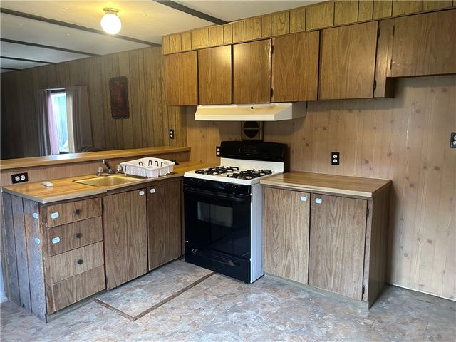 439 Hall Rd, Clay Twp, PA 16001