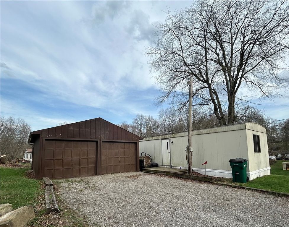439 Hall Rd, Clay Twp, PA 16001