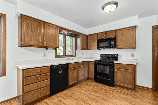 704 Meadow Court, Deforest, WI 53532