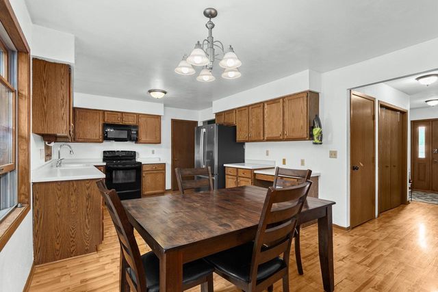 704 Meadow Court, Deforest, WI 53532