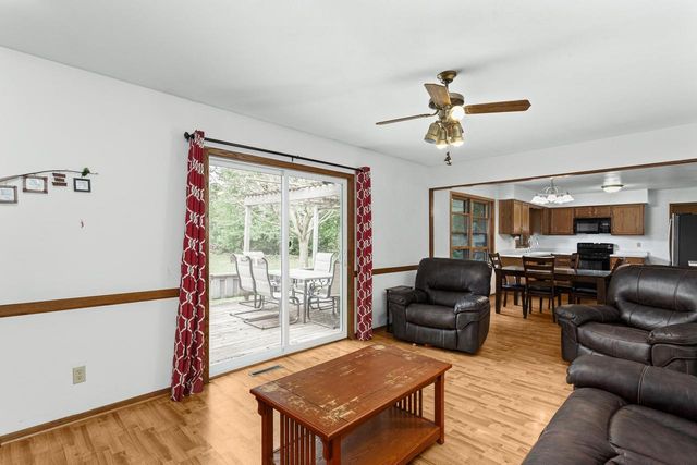 704 Meadow Court, Deforest, WI 53532