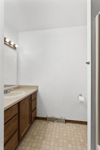 704 Meadow Court, Deforest, WI 53532